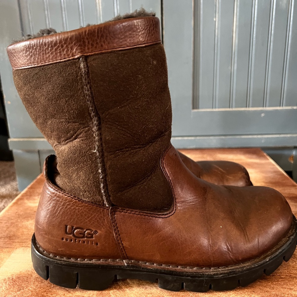 Mens size 7 brown leather waterproof UGG Boots